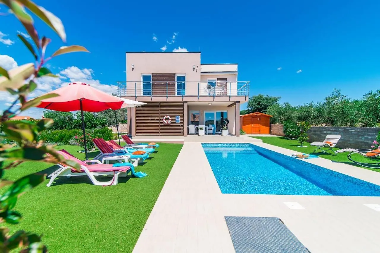 Villa Galizana 1972 Holiday home