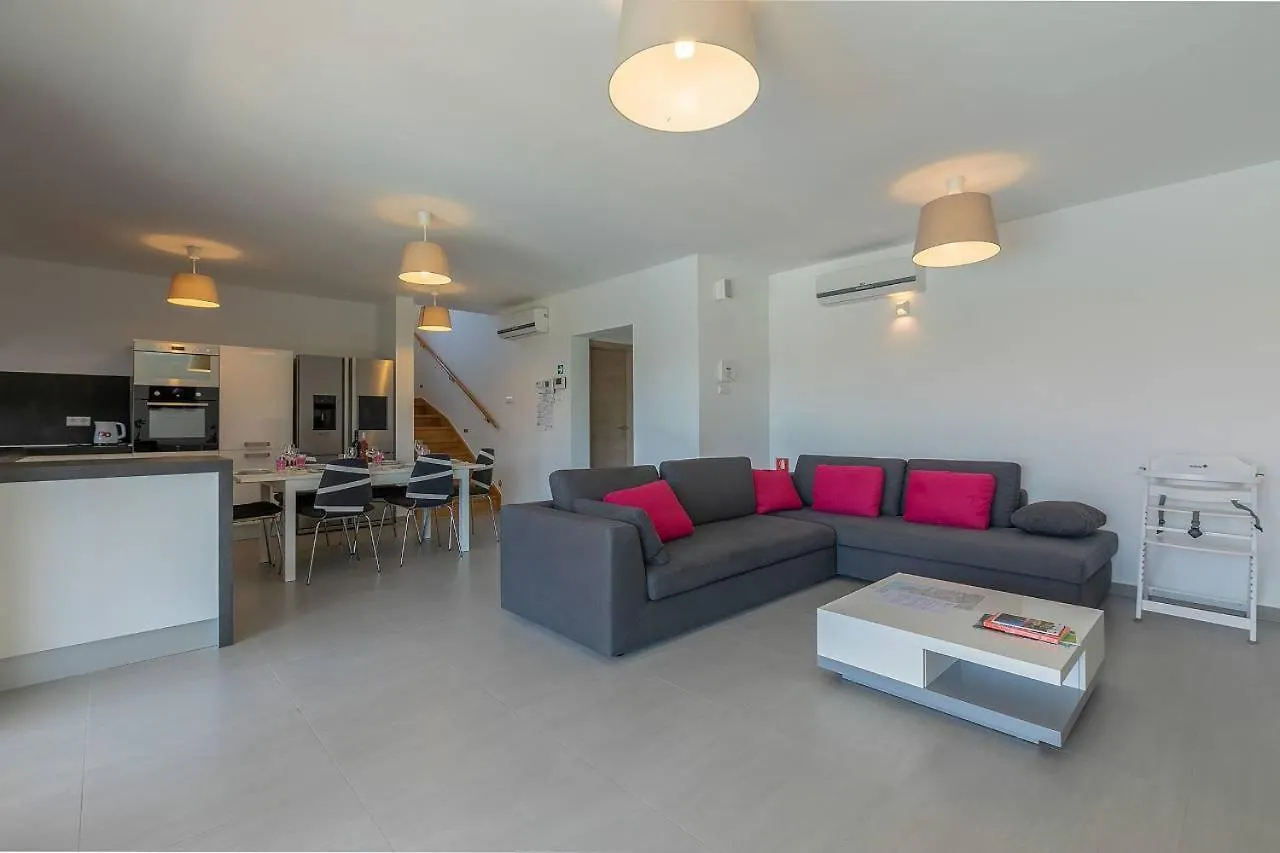 Villa Galizana 1972 Holiday home