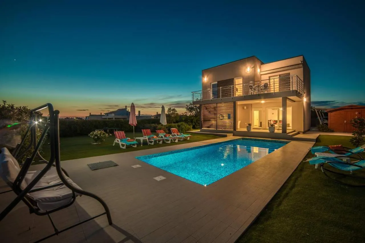 Villa Galizana 1972 Holiday home